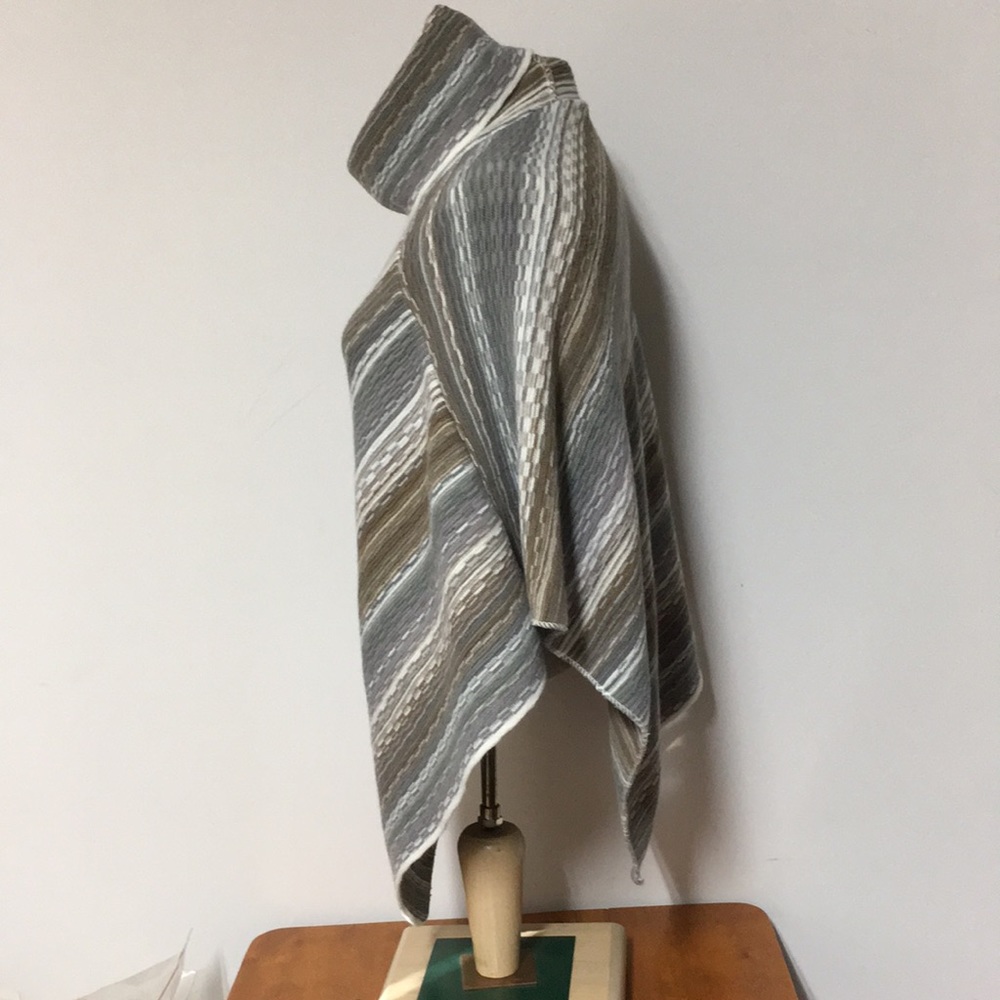Poncho OSFA - Picture 4 of 8